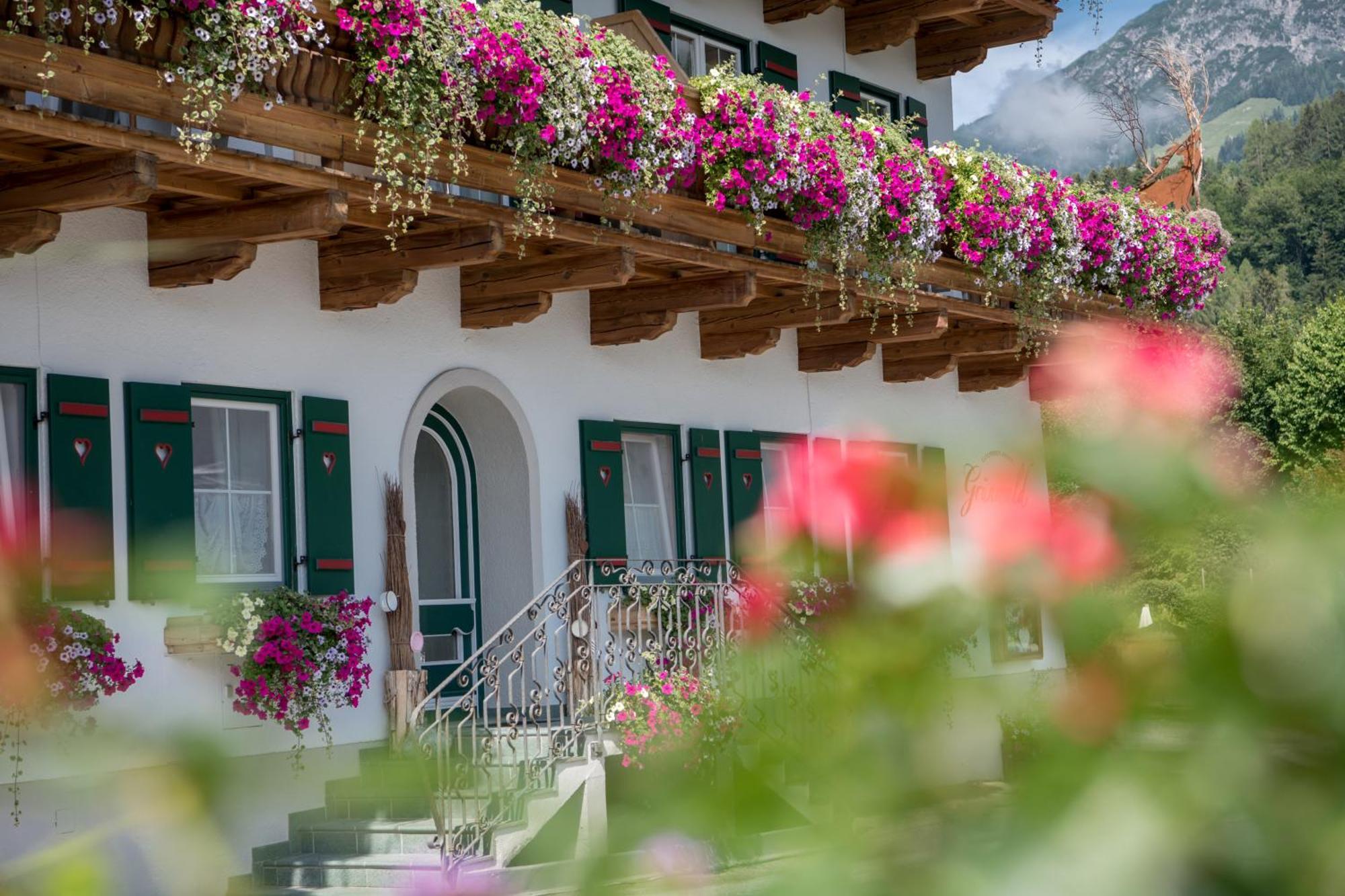 Gourmet-Hotel Gruenwald Леоганг Екстер'єр фото