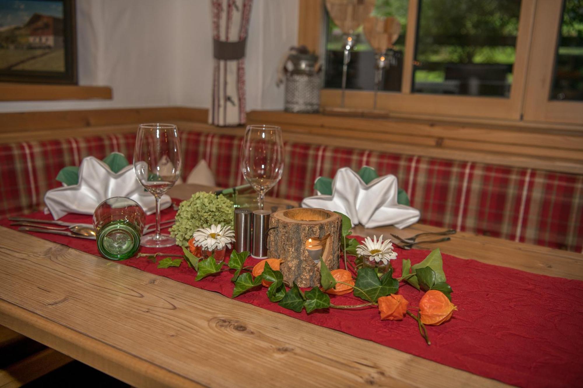 Gourmet-Hotel Gruenwald Леоганг Екстер'єр фото