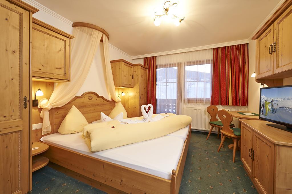Gourmet-Hotel Gruenwald Леоганг Екстер'єр фото