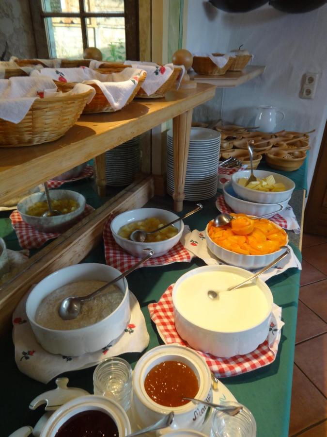 Gourmet-Hotel Gruenwald Леоганг Екстер'єр фото
