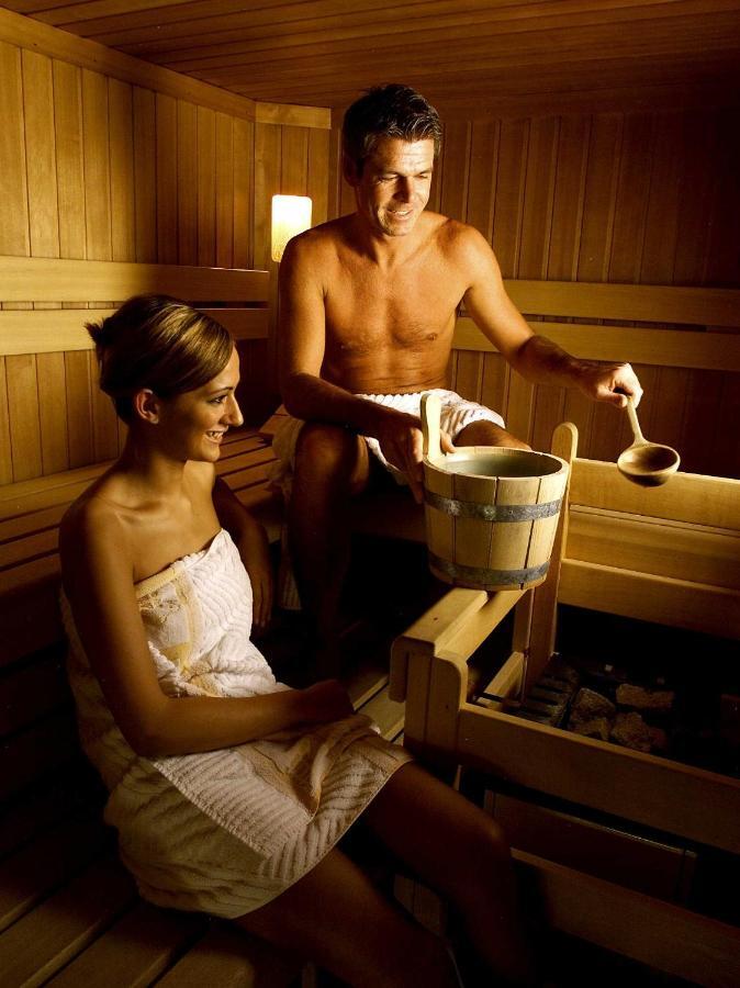 Gourmet-Hotel Gruenwald Леоганг Екстер'єр фото